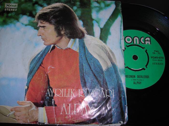 Alpay - Ayrılık Rüzgarı - Mecnun Derlerdi (1975) plak kapağı